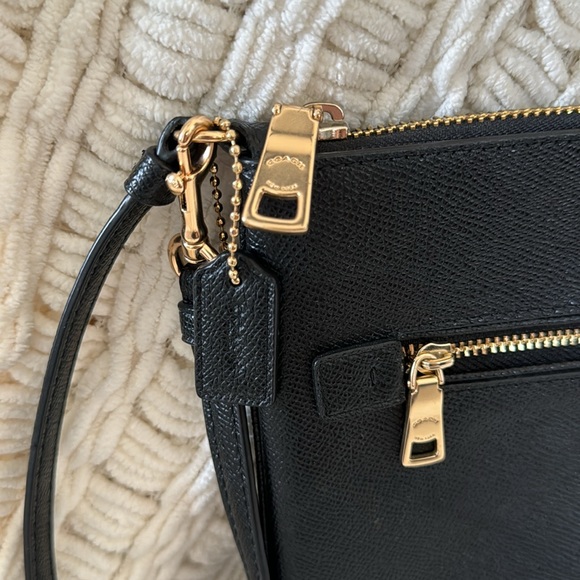 COACH•Wristlet - Picture 3 of 8